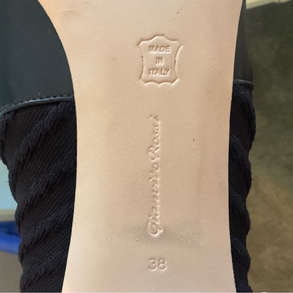 Gianvito Rossi Black Women's Ankle Booties - Picture 12 of 12